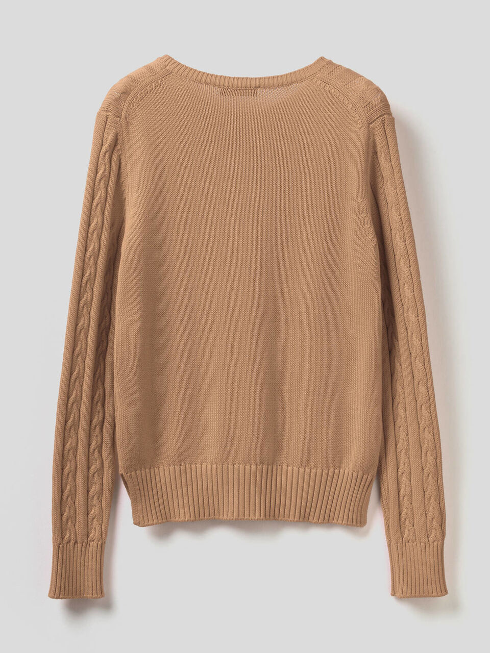 Pull en coton avec torsades. image number 2