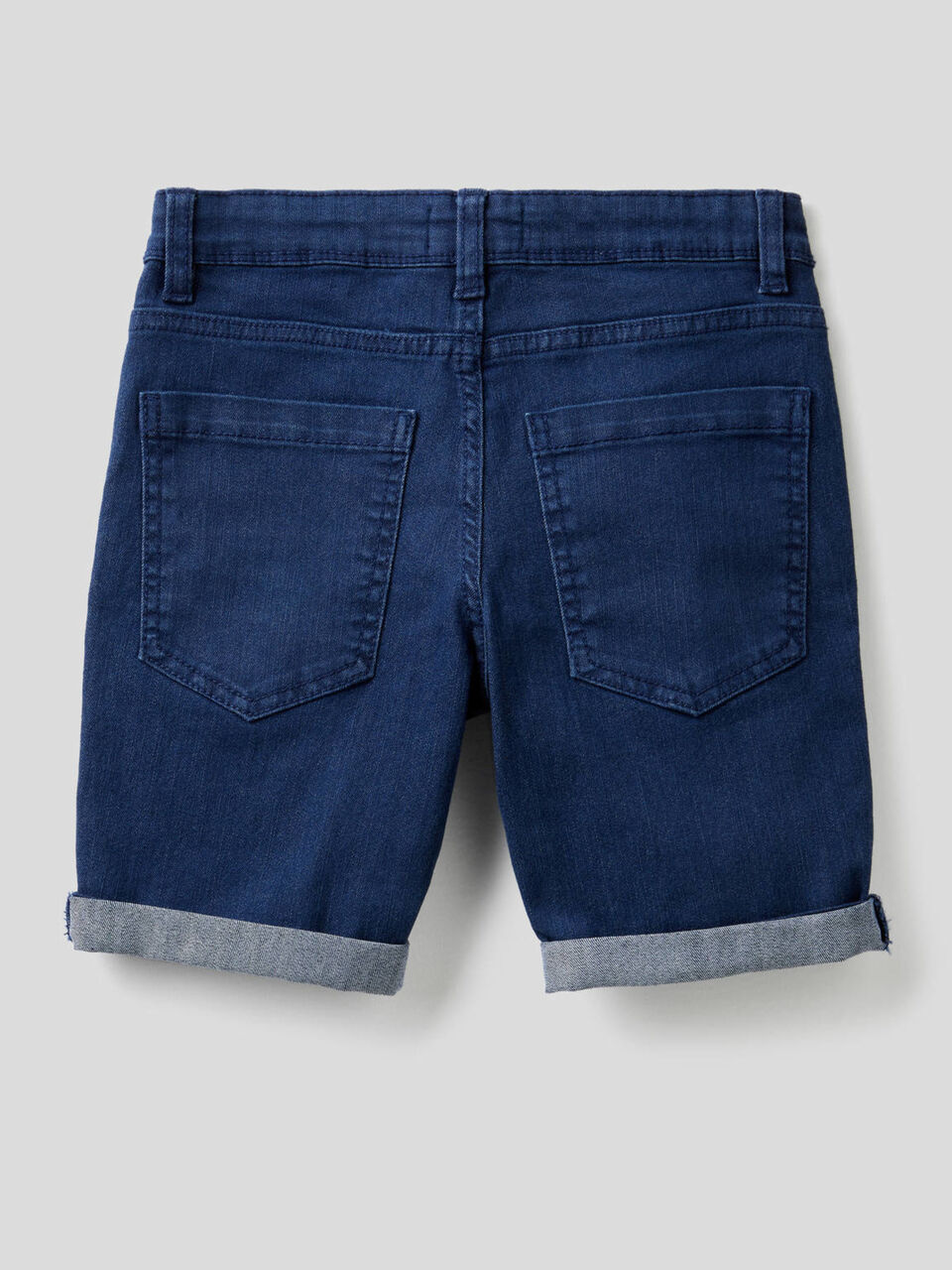 Bermuda coupe slim image number null
