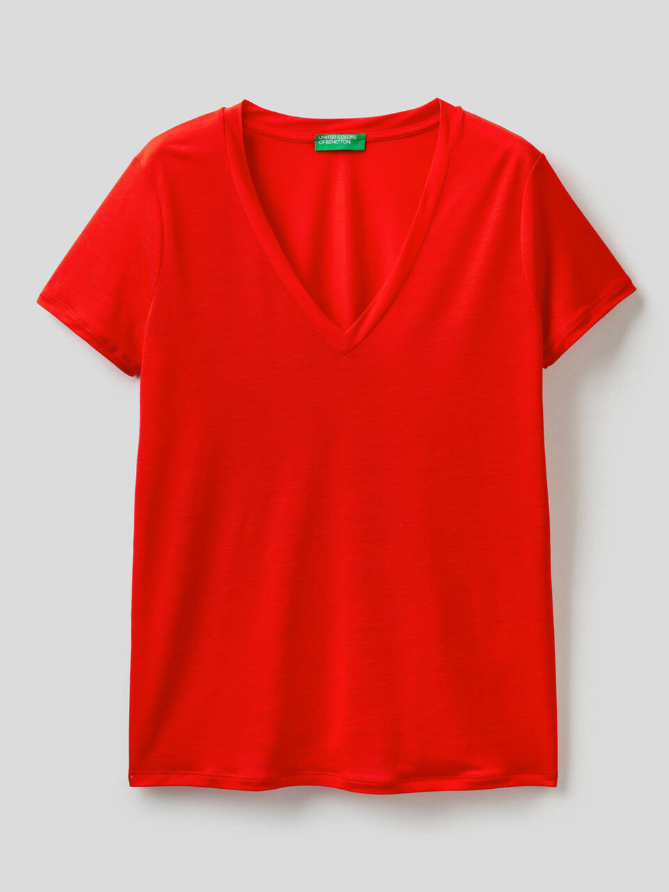 T-shirt avec col en V image number 1