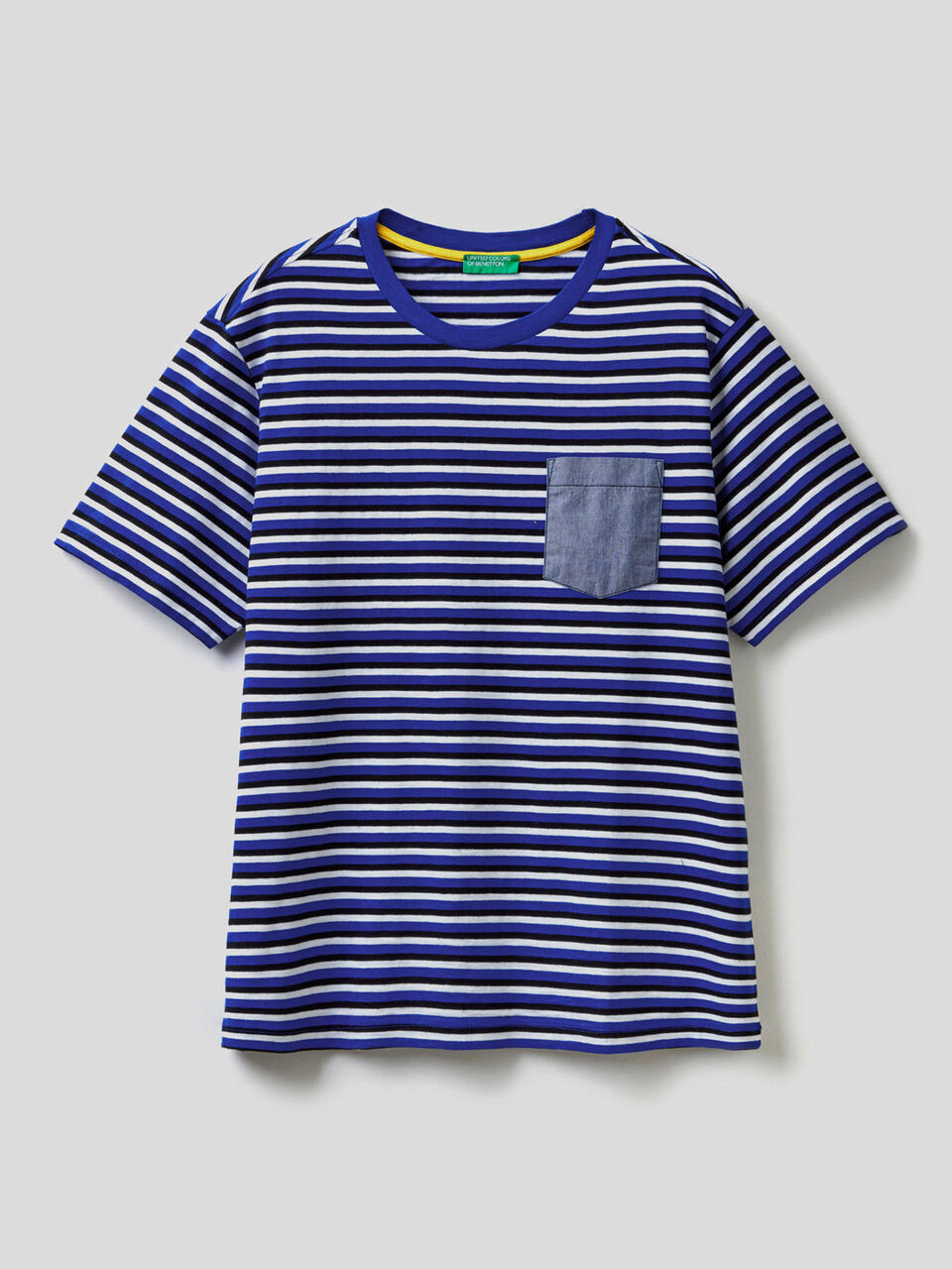 T-shirt à rayures avec pochette de couleur contrastée image number 1