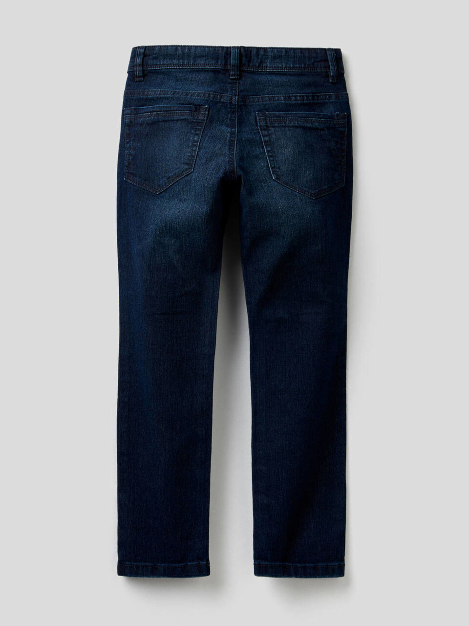 Jeans coupe slim avec aspect usé image number 2