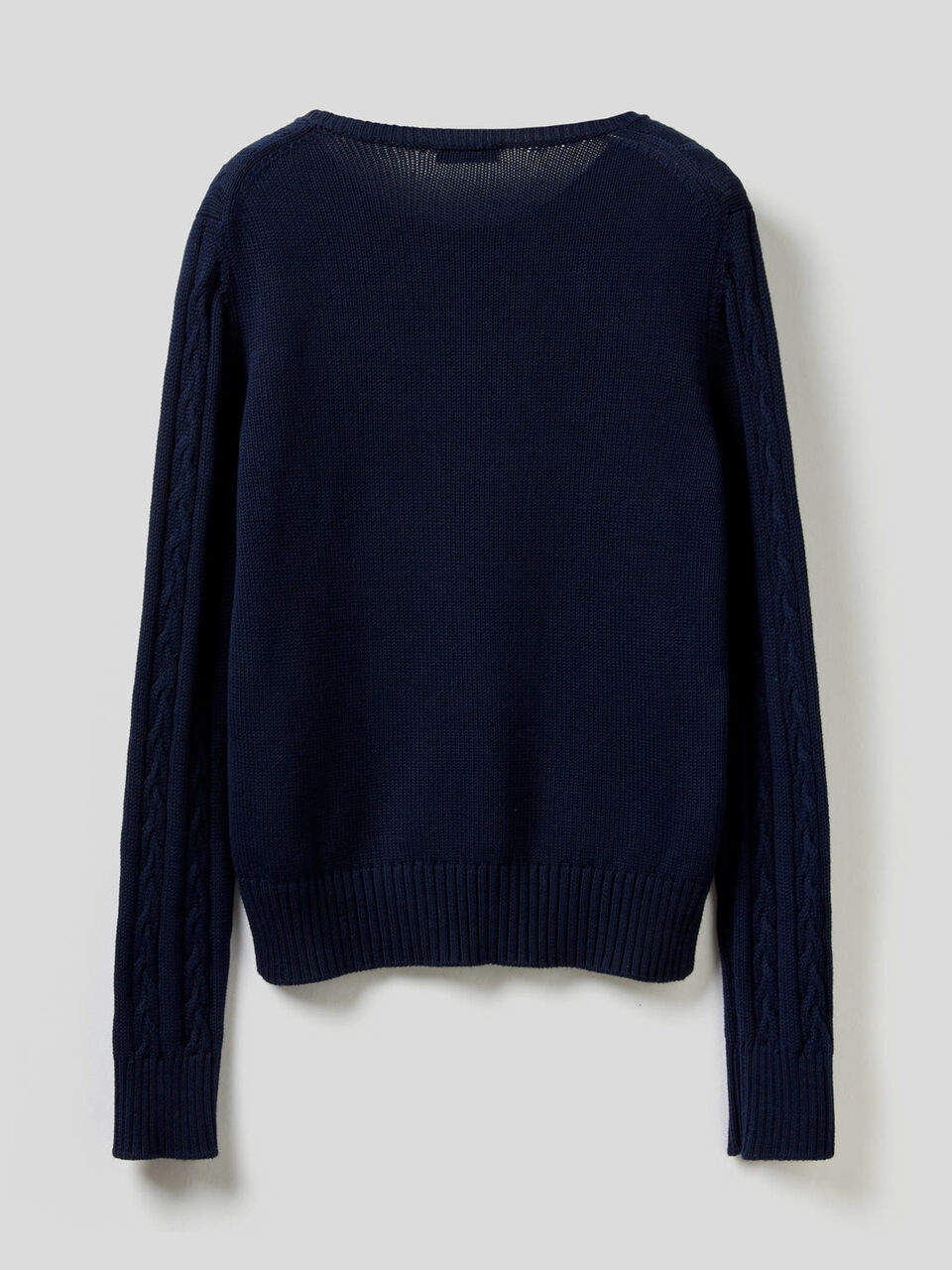 Pull en coton avec torsades. image number 2