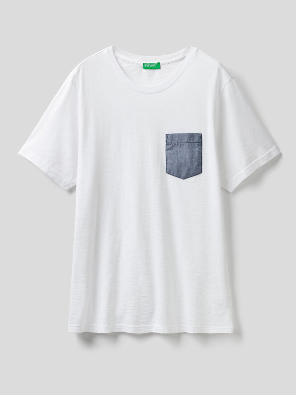 T-shirt avec pochette de couleur contrastée image number 1