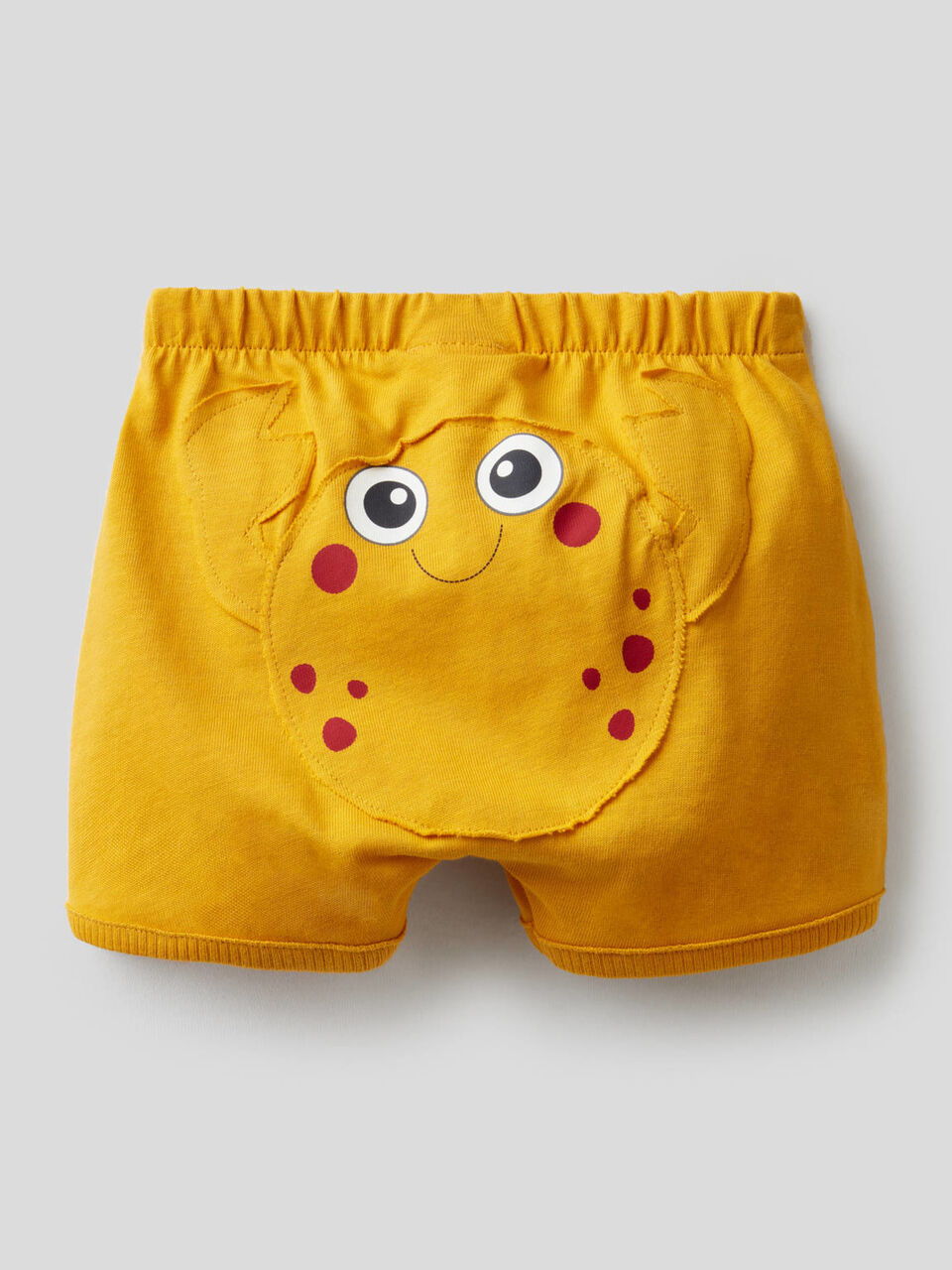 Short avec grand patch à l'arrière image number 2