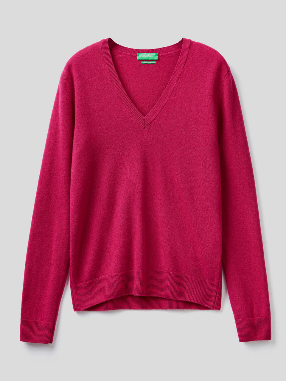 Pull avec col en V en pure laine vierge image number 1