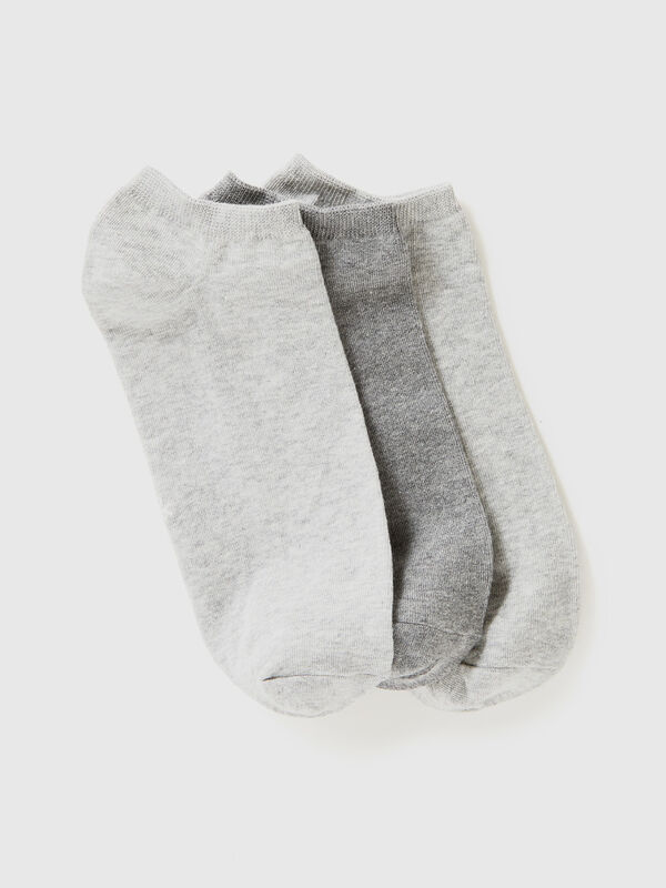 Trois paires de chaussettes courtes