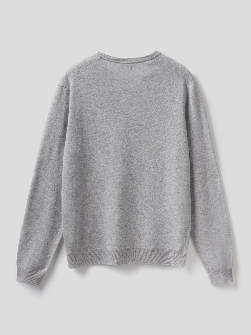 Pull col en V en pure en laine vierge image number 2