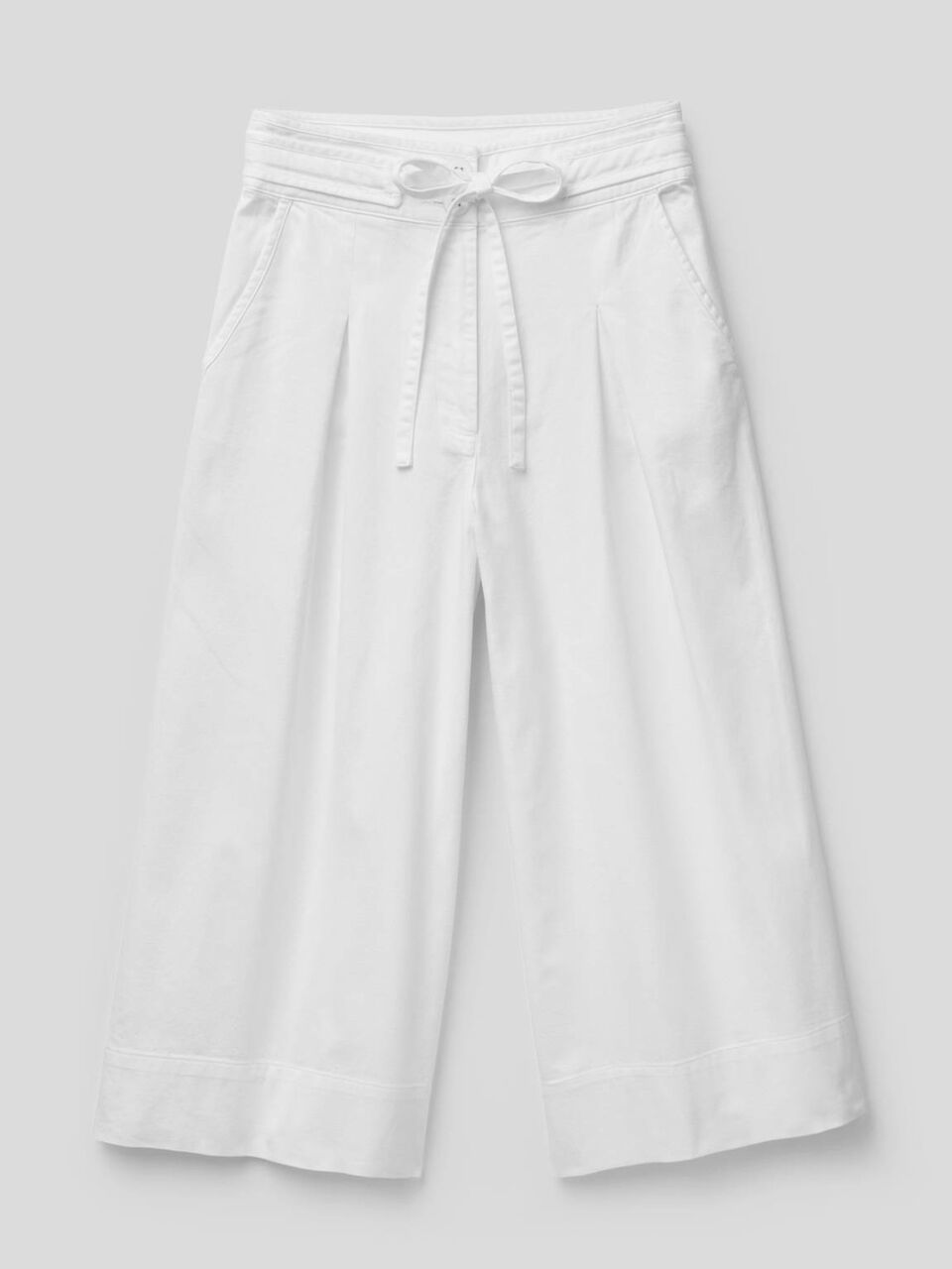 Pantalon cropped avec coupe large image number 1