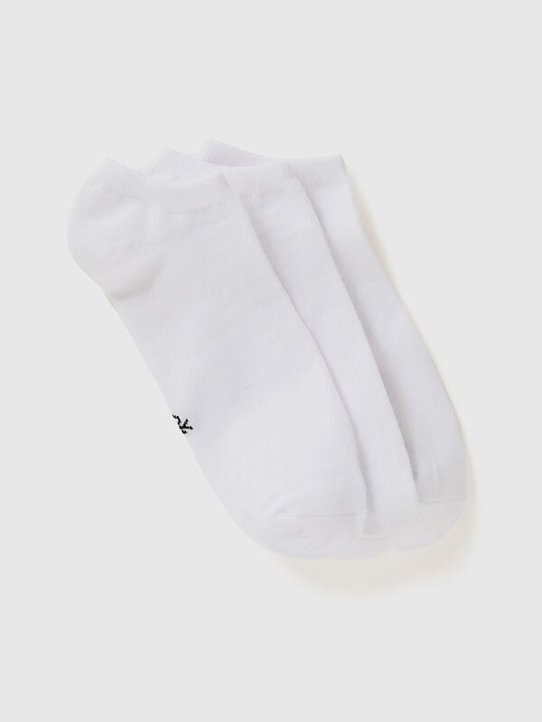 Trois paires de chaussettes courtes