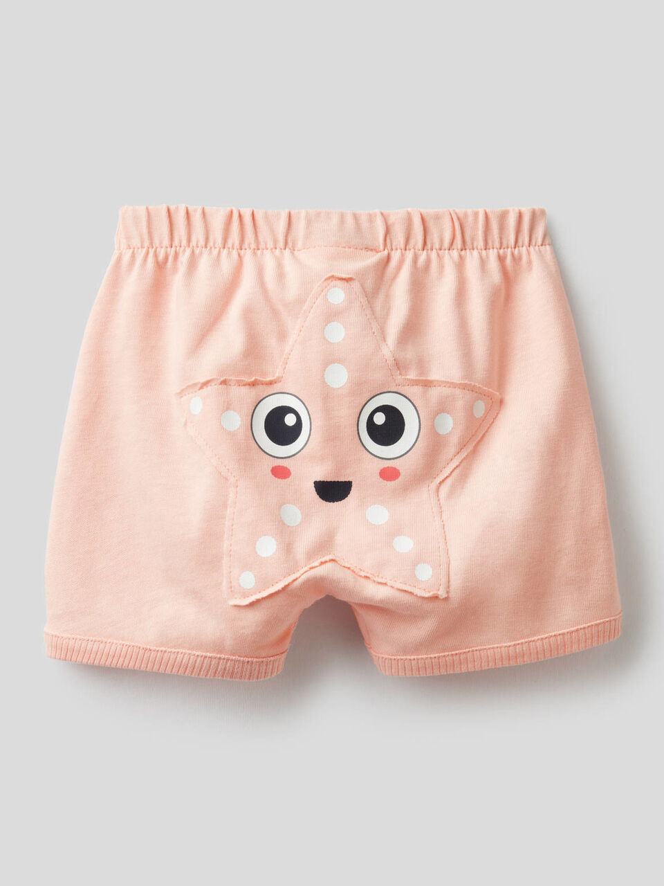 Short avec grand patch à l'arrière image number 2