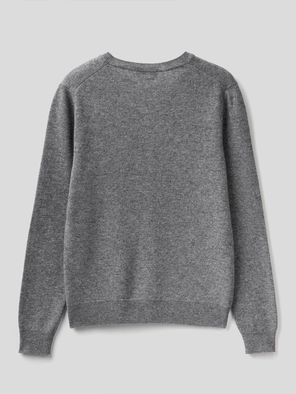 Pull avec col en V en pure laine vierge image number 2