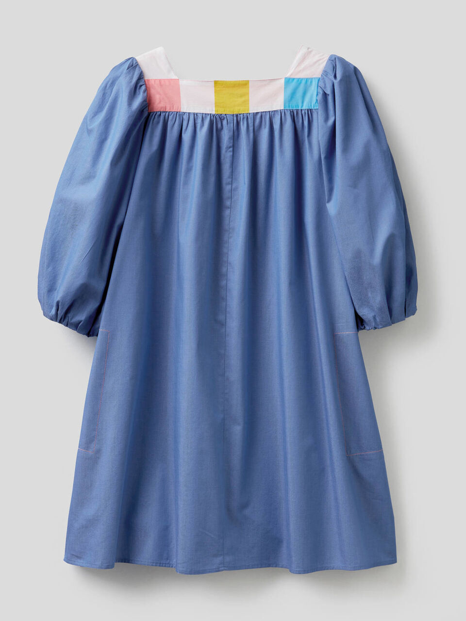 Robe courte avec manches 3/4 bouffantes image number 2