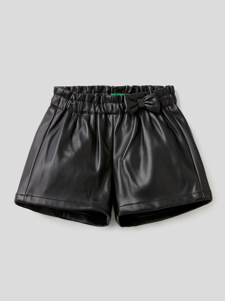 Short en tissu effet cuir image number 1