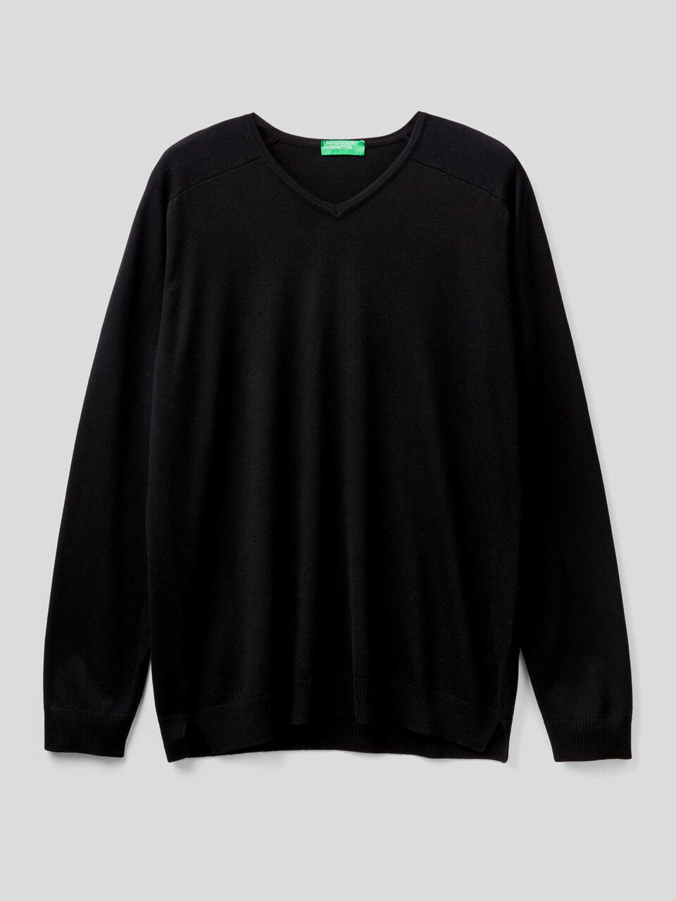 Pull avec col en V image number 1