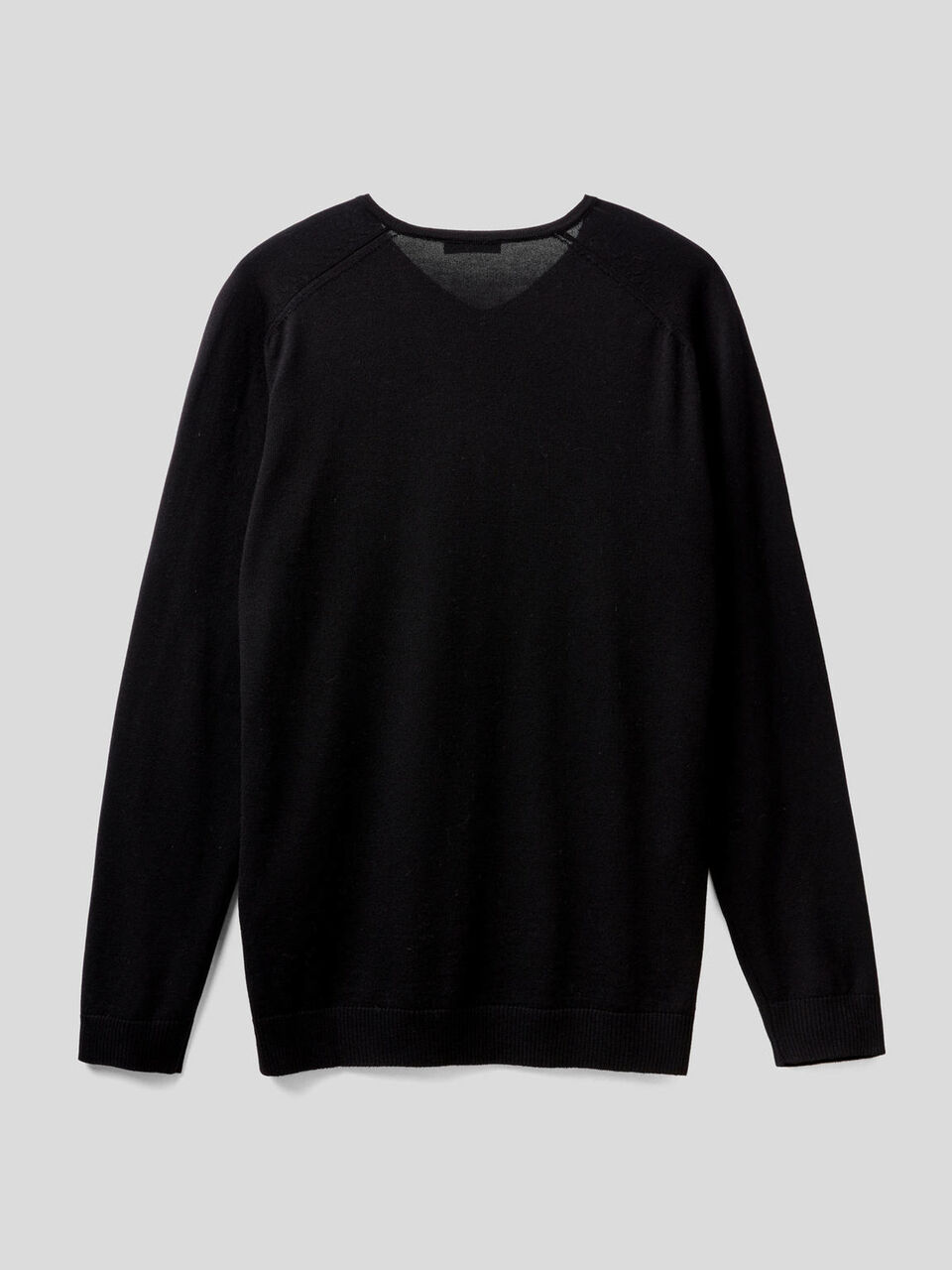 Pull avec col en V image number 2