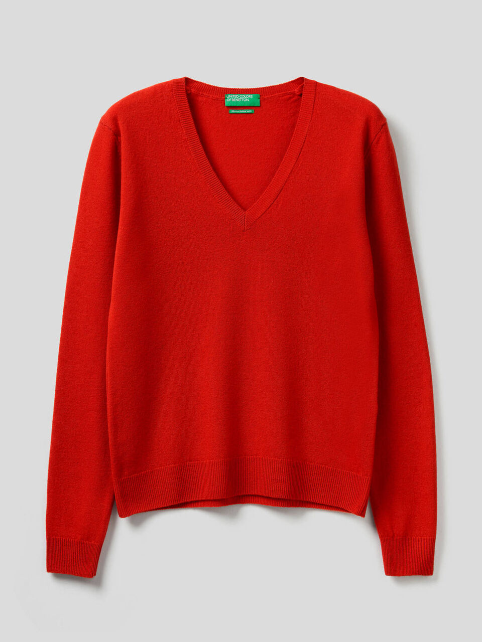 Pull avec col en V en pure laine vierge image number 1