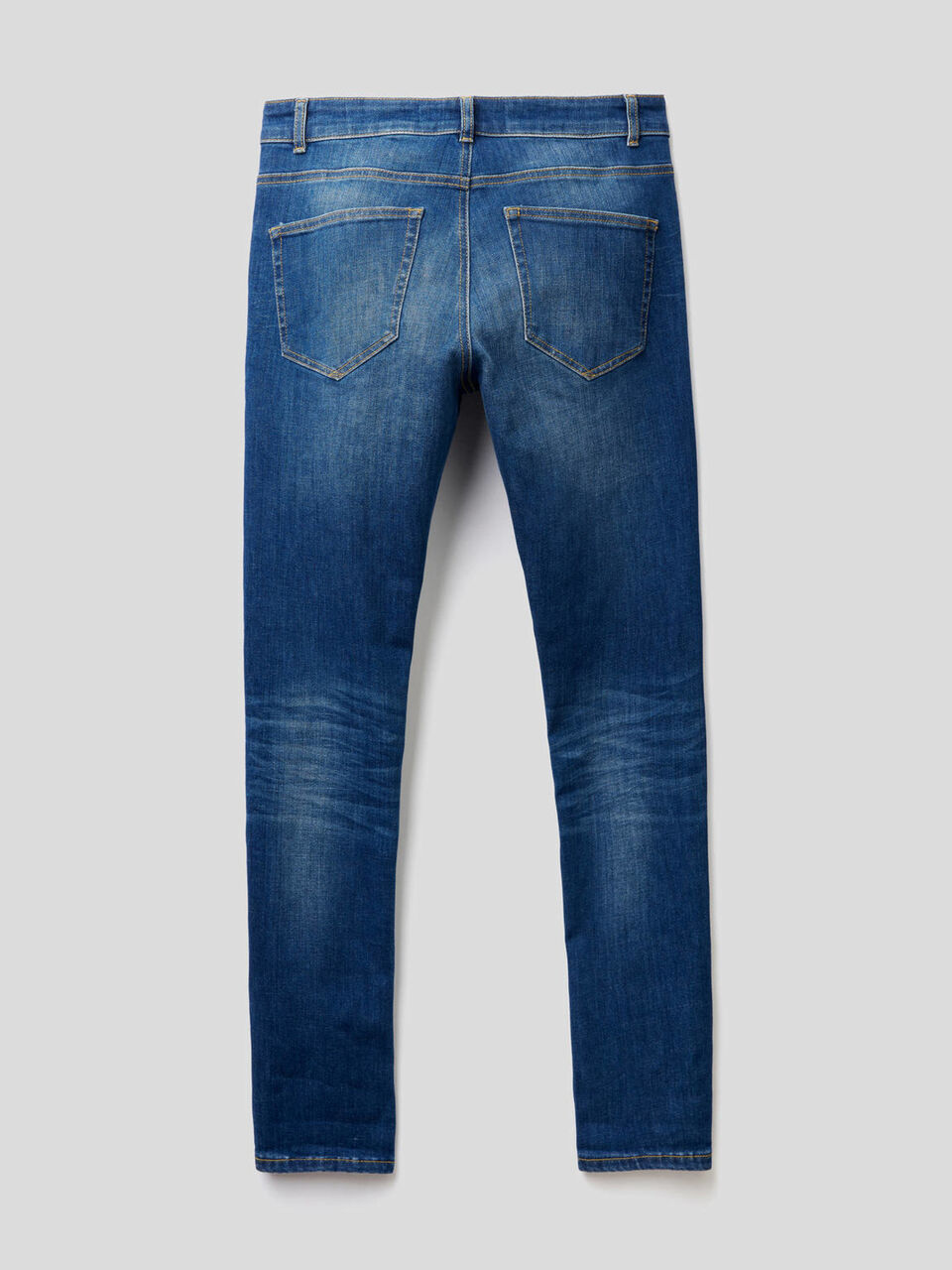 Jeans cinq poches effet usé image number 2