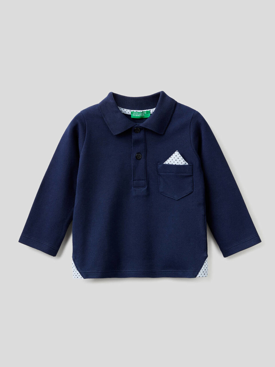 Polo élégant avec détails de couleur contrastée image number 1