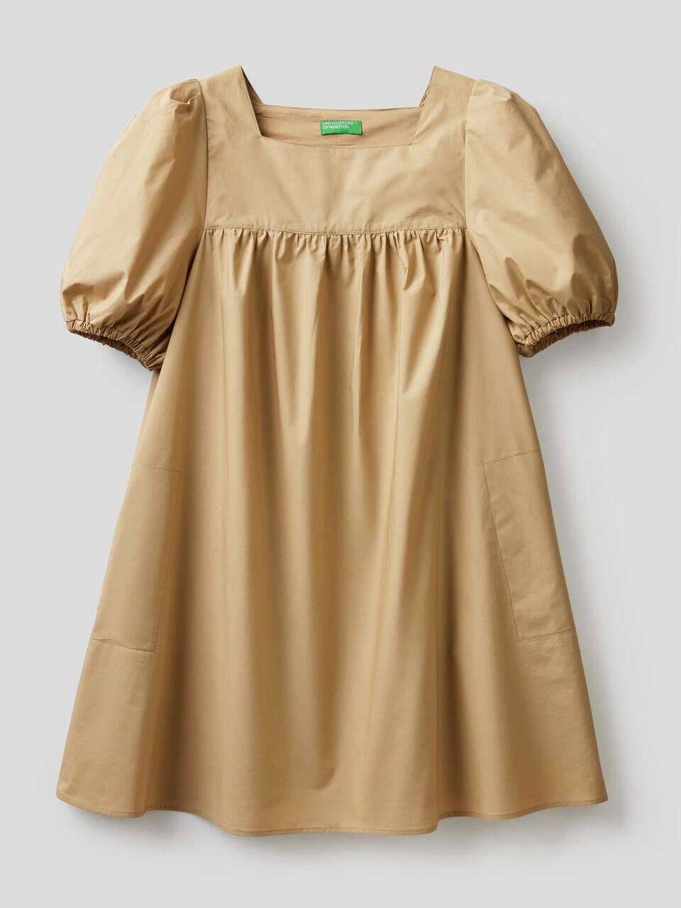 Robe courte avec manches 3/4 bouffantes image number 1