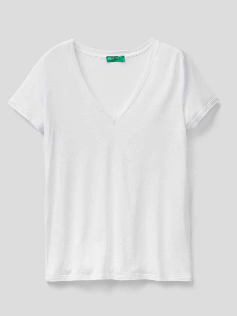 T-shirt avec col en V image number 1