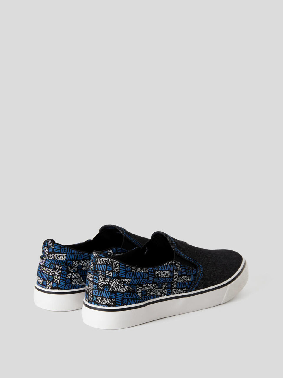 Sneakers style skater en tissu image number 2