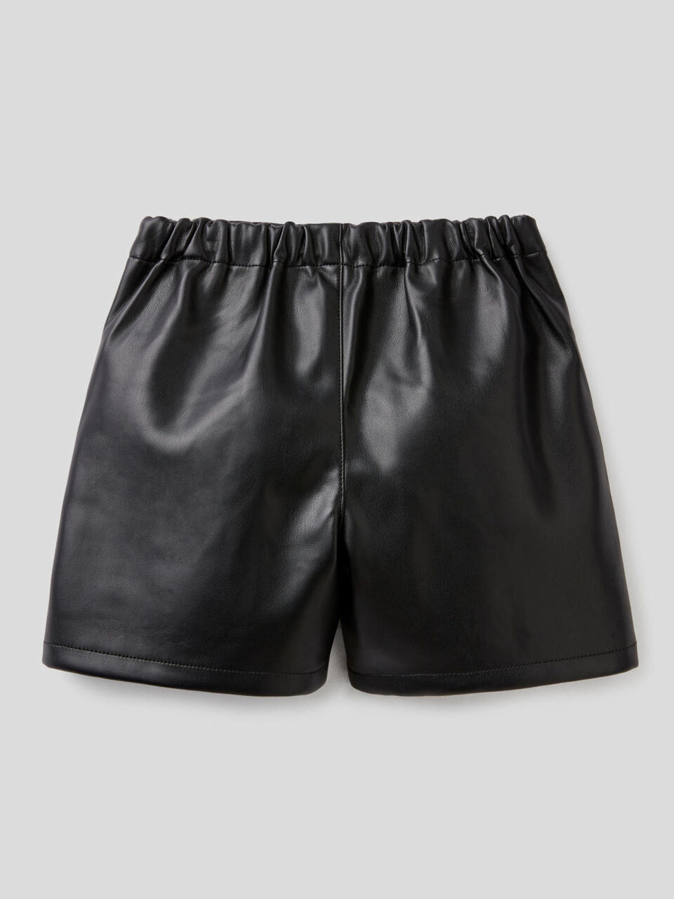 Short en tissu effet cuir image number 2