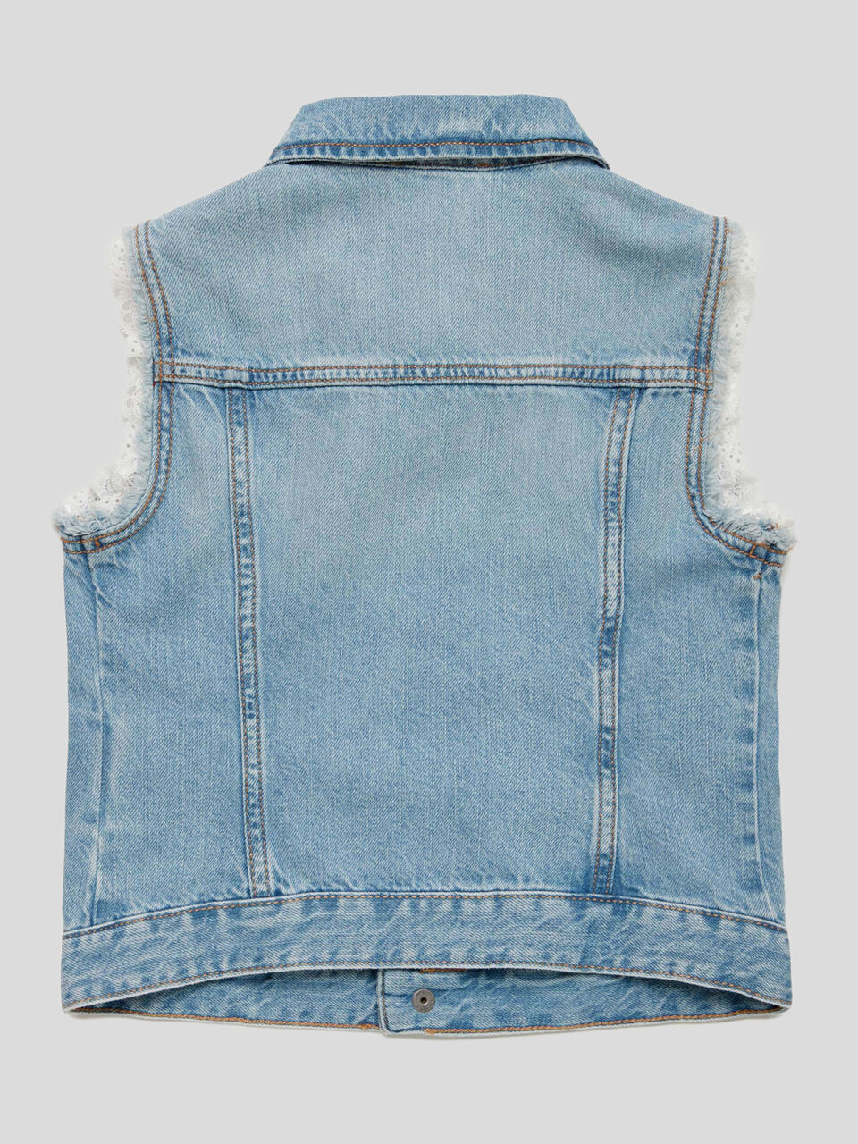 Veste sans manches avec dentelle image number 2