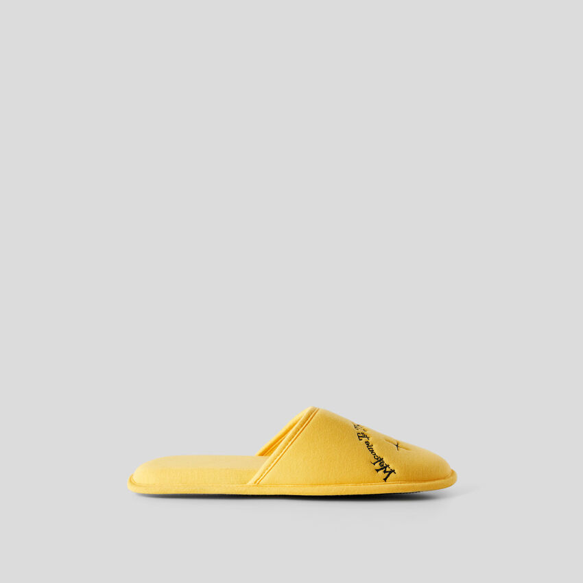 Chaussons jaunes avec broderie by Ghali