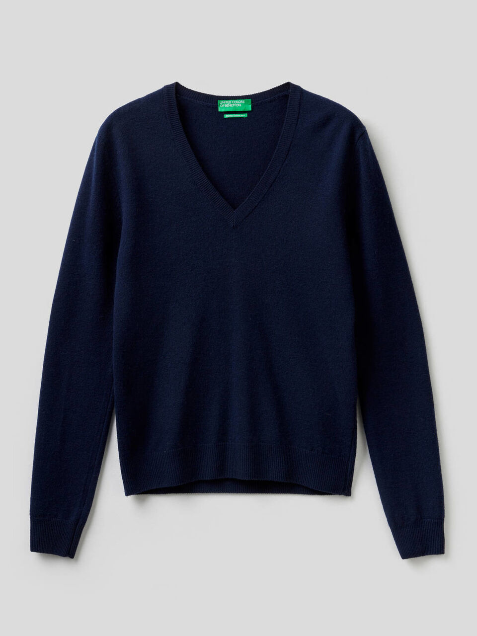 Pull avec col en V en pure laine vierge image number 1